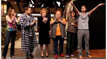 Ashton Kutcher no set de <i>Two and a Half Men</i> - Divulgação