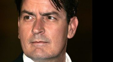 Charlie Sheen ficou feliz com a forma trágica como morrerá seu personagem em <i>Two and a Half Men</i> - AP