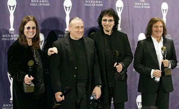 Ozzy Osbourne, Bill Ward, Tony Iommi e Geezer Butler, na entrada do Black Sabbath para o Hall da Fama do Rock and Roll, em 2006 - AP