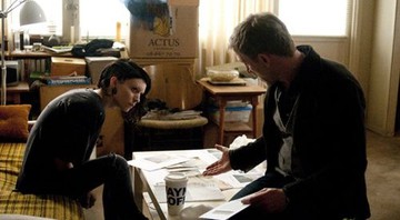 Daniel Craig (Mikael Blomkvist) e Rooney Mara (Lisbeth Salander) em cena de <i>Os Homens que Não Amavam as Mulheres</i> - Reprodução/Coming Soon