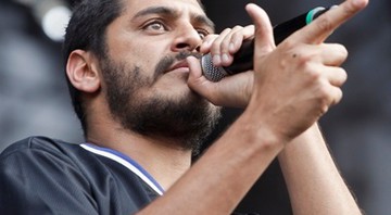 <b>6º - "Subirusdoistiozin" - Criolo:</b> "Subirusdoistiozin = subiram os dois tiozinhos. É uma canção sobre duplo homicídio. Fala não só sobre a morte da carne, mas especialmente sobre a morte dos valores, a morte do bom senso." - Foto: Marcos Issa/Argosfoto