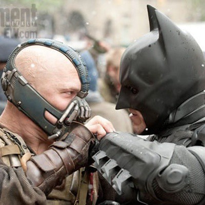 Bane e Batman se enfrentam em cena de <i>Batman - O Cavaleiro das Trevas Ressurge</i> - Reprodução/Entertainment Weekly