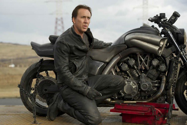 Nicolas Cage como Johnny Blaze em <i>Motoqueiro Fantasma 2: O Espírito da Vingança</i> - Reprodução/screenrant.com