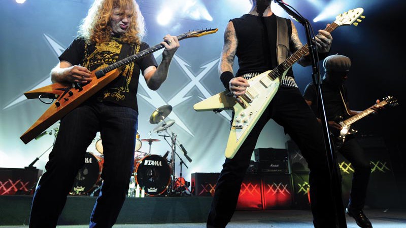 <b>VELHA TURMA </b> Dave Mustaine (à esq.) se juntou a James Hetfield no palco do Metallica na noite mais intensa dos shows - MOSENFELDER/WIREIMAGE/GETTY IMAGES