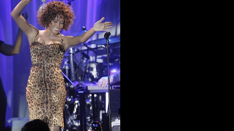 Whitney se apresentando na festa pré-Grammy do produtor Clive Davis, em 7 de fevereiro de 2009

 - AP