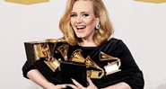 <b>CAMPEÃ </b> Adele não só recebeu muitos prêmios no Grammy, mas também voltou a cantar - KEVORK DJANSEZIAN/GETTY IMAGES