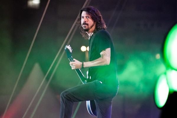 Dave Grohl interagiu muito com o público do Lollapalooza durante o show, principalmente em canções como "My Hero" e "Times Like These", entre outras. - Divulgação/Lollapalooza Brasil