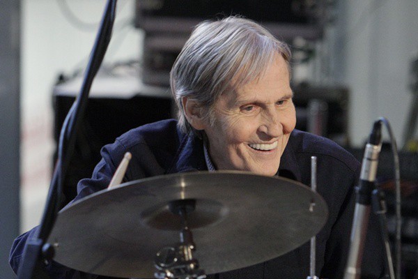 Vocalista e baterista da The Band, Levon Helm morreu aos 71 anos, na última quinta, 19, vítima de um câncer na garganta (contra o qual lutava desde os anos 90). Estes são sete momentos essenciais do músico, tanto cantando quanto tocando.
 - AP