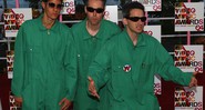 O Beastie Boys (Adam Yauch ao centro) no MTV Video Music Awards, em agosto de 2004 - AP