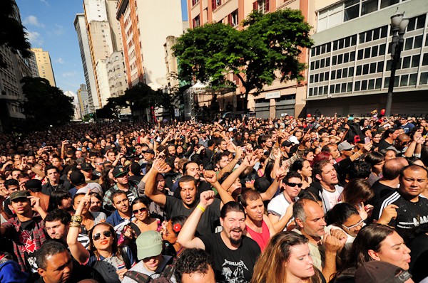 O público do show do Titãs conferiu a banda tocar uma música jamais gravada, "Fala Renata" - Rogério Motoda