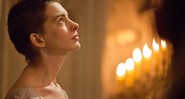 Anne Hathaway quase sem cabelos em <i>Os Miseráveis</i> - Divulgação