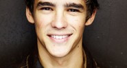 Brenton Thwaites - Reprodução