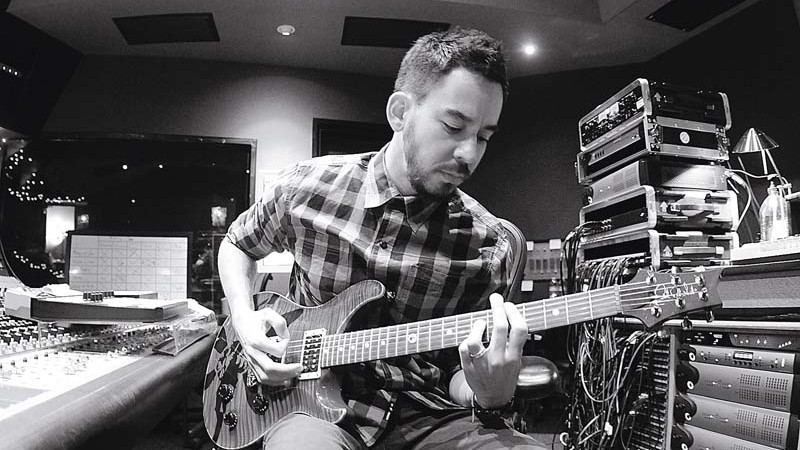 <b>RESGATE</b> Mike Shinoda comanda as gravações do novo disco do Linkin Park - ETHAN MATES