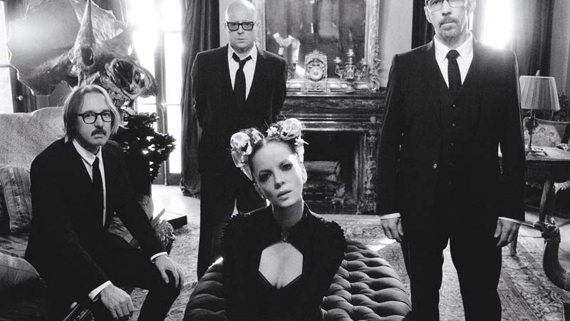 <b>RECICLADOS</b> Butch Vig, Steve Marker, Shirley Manson, Duke Erikson (da esquerda para a direita) - AUTUMN DE WILDE