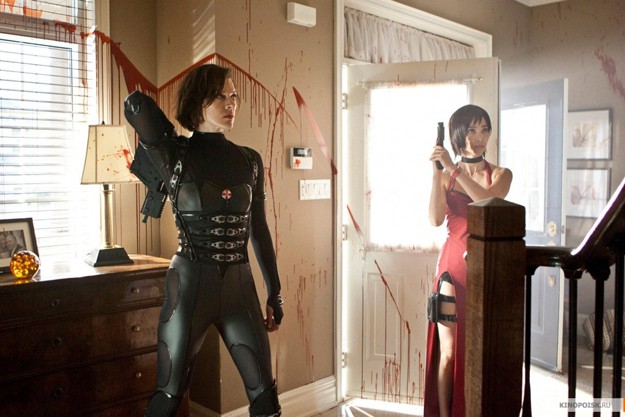 A protagonista Milla Jovovich e Bingbing Li em cena de <i>Resident Evil 5 - Retribuição</i> - Reprodução