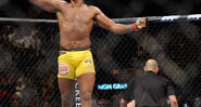 Anderson Silva comemora a vitória na luta contra Chael Sonnen - AP