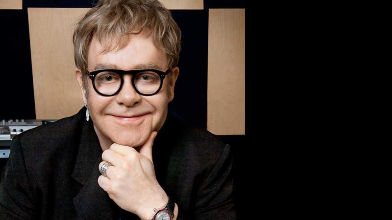 Galeria: Elton John - Reprodução / Facebook oficial