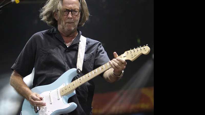 <b>Eric Clapton</b>
<br>
É o segundo maior guitarrista de todos os tempos segundo a <i>Rolling Stone</i> (o primeiro não está mais entre nós: Jimi Hendrix). Imagine um belo solo de Clapton encerrando a cerimônia. Que tal?
 - AP