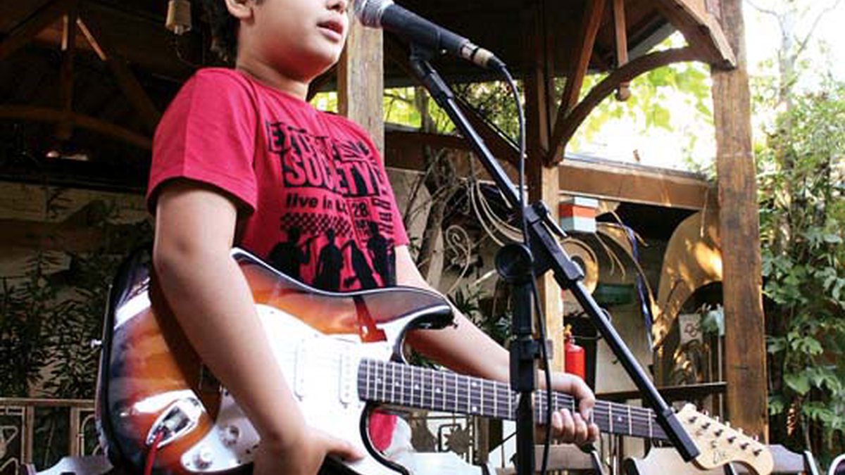 Henrique sobe ao palco para uma música especial para a mãe, Rosângela... - THAÍS AZEVEDO