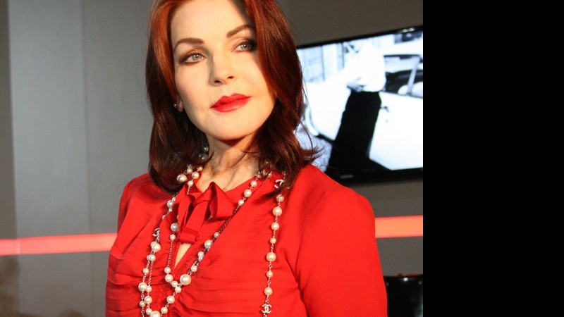 Priscilla Presley posa depois da coletiva - Thais Azevedo