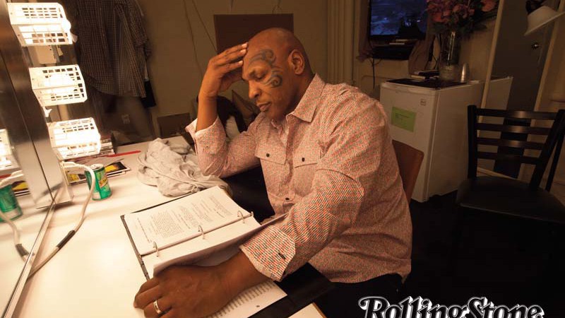 <b>PRONTO PARA A LUTA</b> Tyson se prepara em seu camarim na Broadway - CONTACT PRESS IMAGES