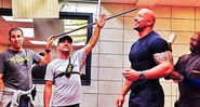 Dwayne Johnson no set de <i>Velozes e Furiosos 6</i> - Reprodução/Twitter