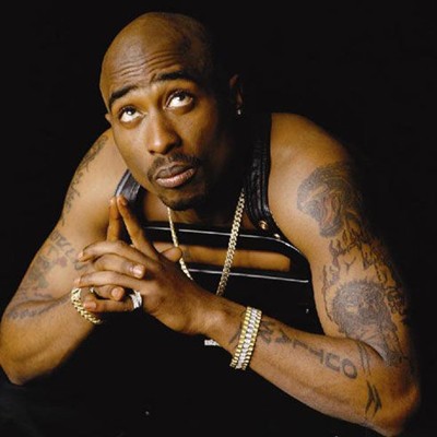 Rappers norte-americanos estavam acostumados a passar pela prisão na década de 90. <b>Tupac</b> fez algumas viagens à detenção, uma delas em 1994, quando passou quase um ano preso por abuso sexual, até ter sua fiança paga por empresários. - Reprodução / MySpace