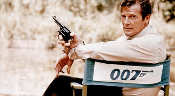 Galeria Bond - Roger Moore - AP