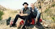 <B>TRABALHANDO</B> Bryan Cranston e Aaron Paul destroem uma evidência em Albuquerque (Novo México) - PETER YANG