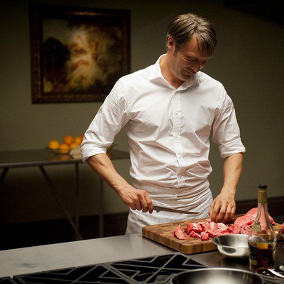 Mads Mikkelsen será o sombrio Hannibal Lecter - Reprodução / EW