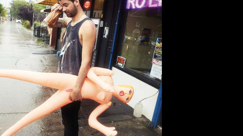 <b>PRAZER SEM LIMITES</b> Hunter Moore reflete depois de uma longa noite em Nova York - PETER YANG