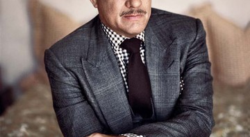 <b>PREPARATIVO</b> Hanks em foto recente, já com o bigodinho para encarnar Walt Disney em Saving Mr. Banks - Sam Jones