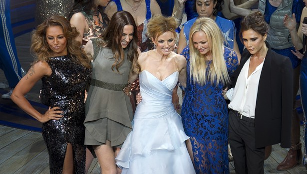 As Spice Girls se reuniram em Londres para acompanhar a estreia da peça <i>Viva Forever!</i> - AP