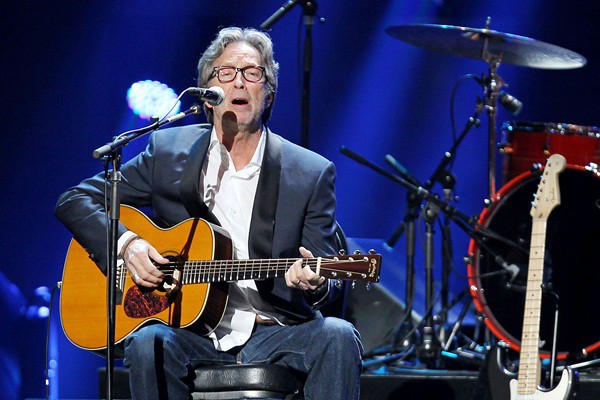 Eric Clapton em apresentação no concerto em prol das vítimas da tempestade Sandy - AP