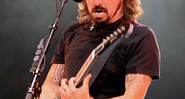 <b>RALANDO</b> Grohl no comando do Foo Fighters, durante o primeiro Lollapalooza brasileiro, em 2012 - Thais Azevedo