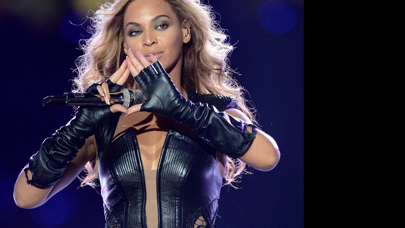 Beyoncé causou polêmica ao fazer o sinal que supostamente seria vinculado ao grupo secreto Illuminati - AP