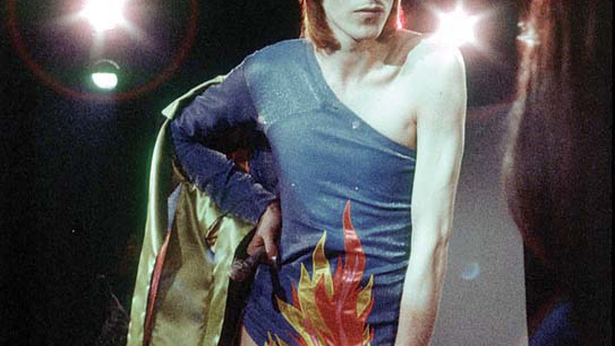 <b>ASTRO ALIEN</b> Bowie na fase Ziggy Stardust, quando encarnava um ET - MICHAEL OCHS ARCHIVES/GETTY IMAGES