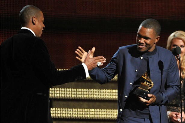 Jay-Z e Frank Ocean subiram ao palco para receber prêmio pela parceria em “No Church In The Wild”, que conta ainda com participação de Kanye West e The-Dream - AP