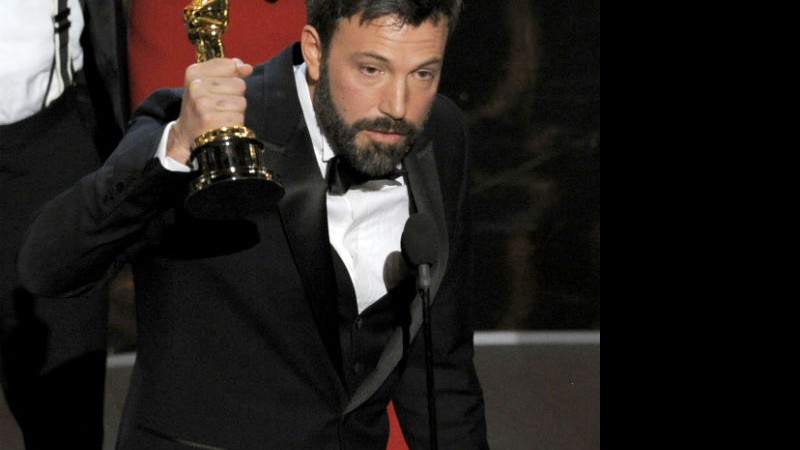 Ben Affleck recebe o prêmio de Melhor Filme por <i>Argo</i> - AP