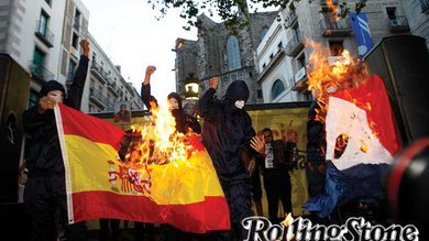 <b>NO LIMITE</b> Separatistas queimam a bandeira da espanha na Diada (dia nacional da Catalunha) em Barcelona, em 11 de setembro de 2008