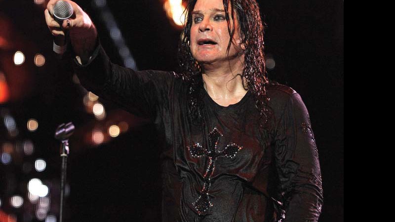 <b>SUANDO</b> Ozzy em um dos shows da volta do Sabbath, em 2012 - REX FEATURES VIA AP IMAGES