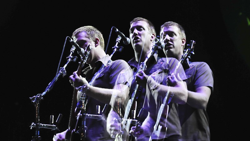 Josh Homme "multiplicado" no show do Queens of the Stone Age no Lollapalooza 2013 - Carolina Vianna