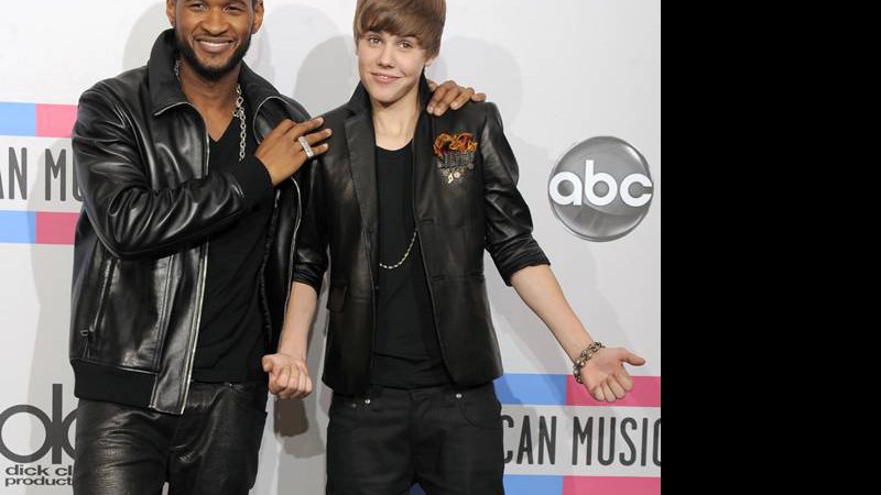 Justin Bieber e Usher - AP