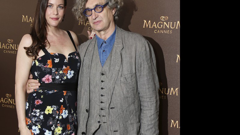 Wim Wenders e Liv Tyler, em Cannes - AP