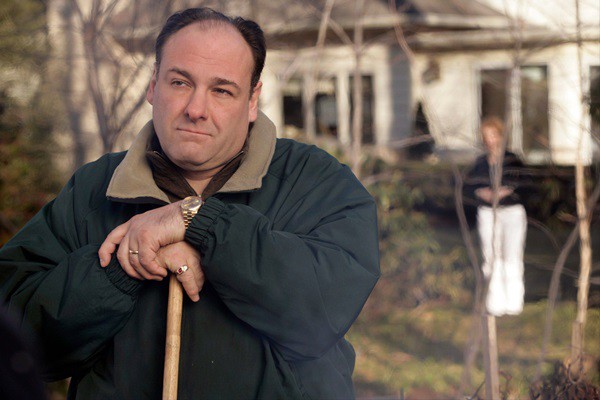 Galeria –James Gandolfini como Tony Soprano – Abre - Reprodução 