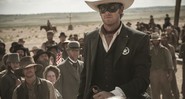 Armie como o personagem que dá nome ao filme Cavaleiro Solitário.  - Divulgação