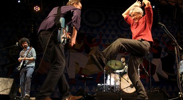 Caetano Veloso e Arto Lindsey juntos no palco - Costa Neto/Secult-PE