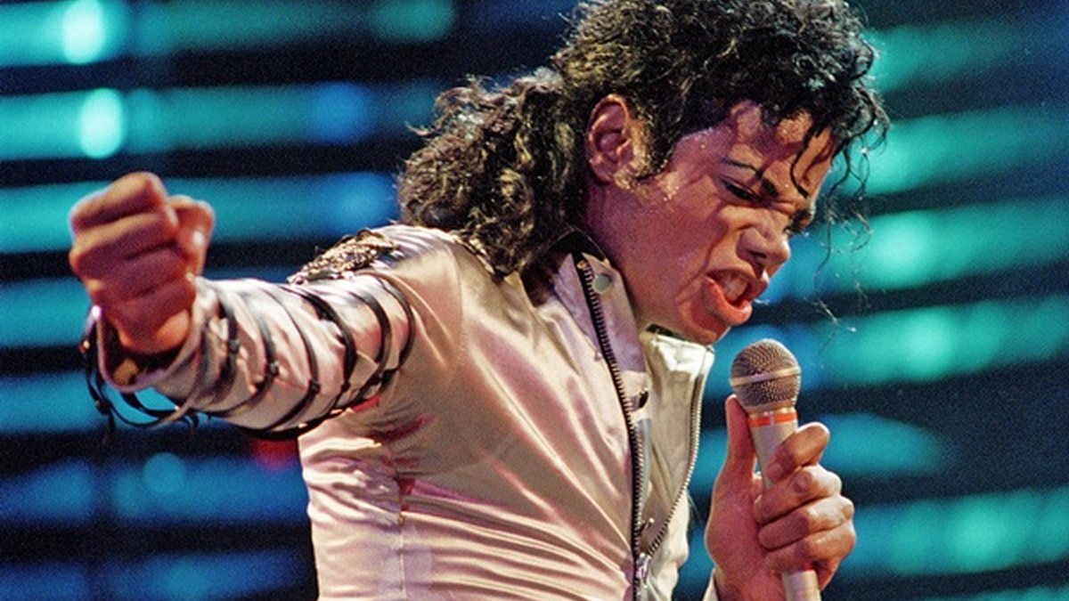 Desde o garoto prodígio que se apresentava com os irmãos até ser o maior ícone pop da história, Michael Jackson colocou no mundo não apenas canções memoráveis como videoclipes do mais alto nível. Relembre 20 deles a seguir. - AP