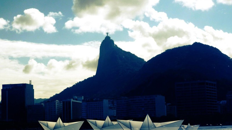 Christopher Guzman Hernandez cria divertidas ilustrações usando fotografias do Rio de Janeiro. - Divulgação