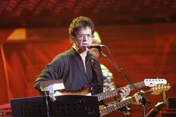 O guitarrista participou de tributo feito a Bob Dylan no Madison Square Garden, em Nova York, em 1992. - Ron Frehm / AP